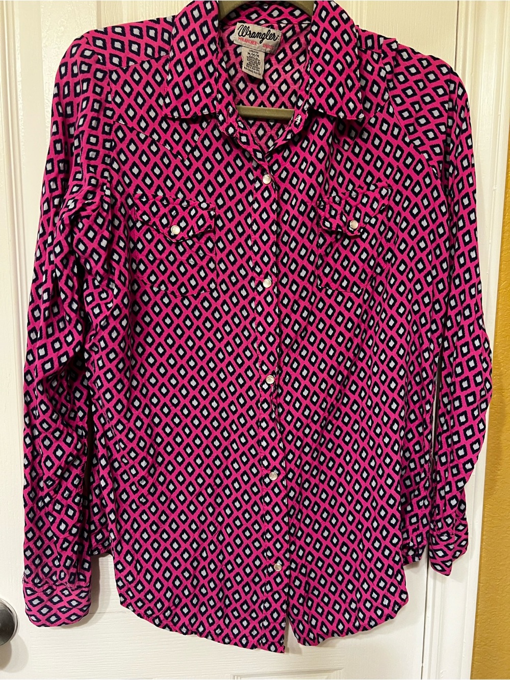 Wrangler Wrancher Western Pink & Navy Diamond Print Pearl Snap Shirt, Size M